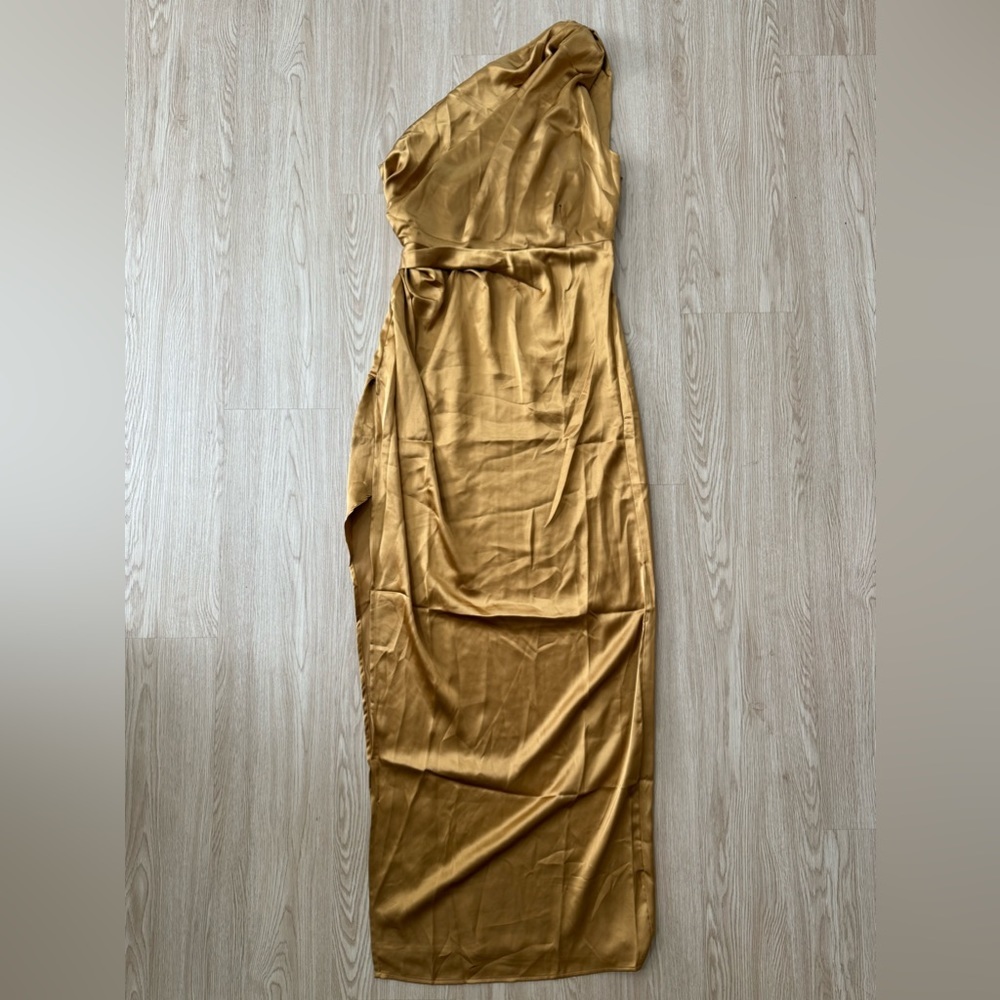 Petal & pup satin one shoulder side slit maxi dress nwot - Picture 5 of 8